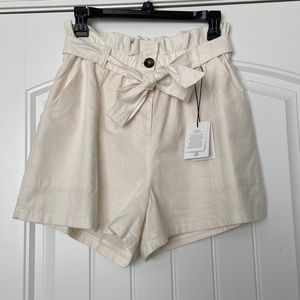 Gibson Latimer Cream Linen Shorts
